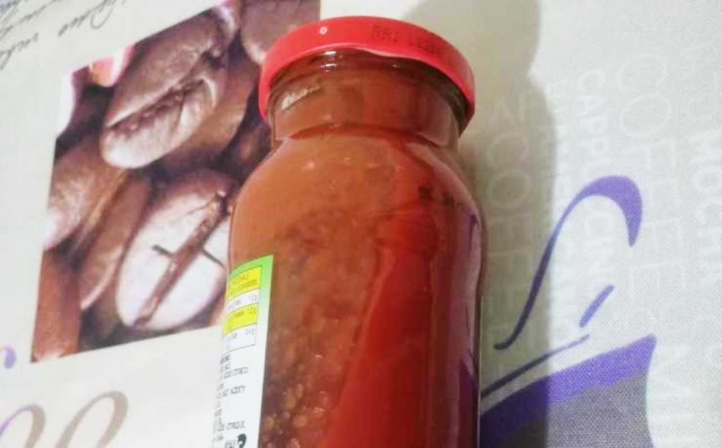 bottiglia salsa al pomodoro