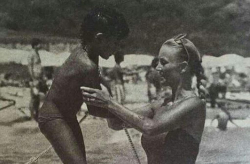 bambino nella foto insieme alla mamma