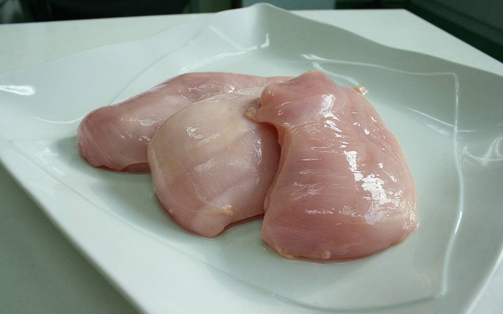 Aggiungi ingredienti peetto pollo