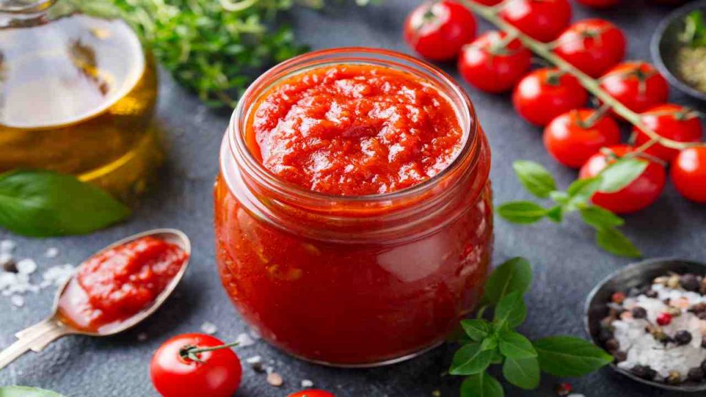 passata di pomodoro aperta