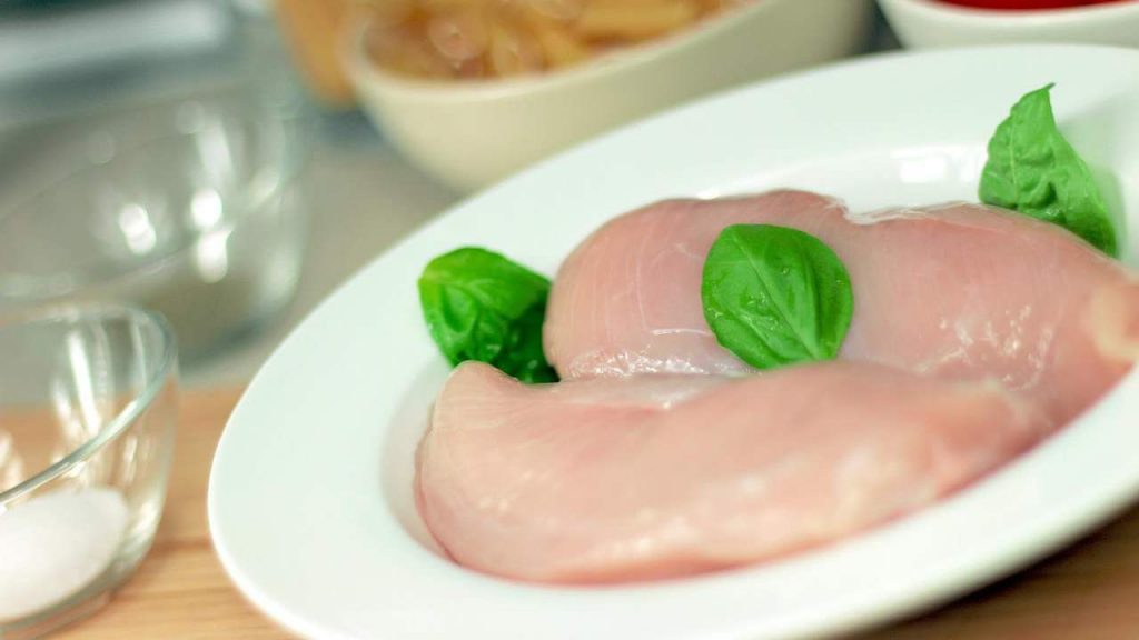 petto di pollo in frigo